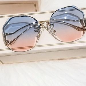 New unisex, sunglasses in light, blue and light pink